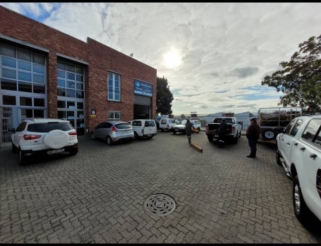 405M² WAREHOUSE TO LET IN STIKLAND INDUSTRIAL